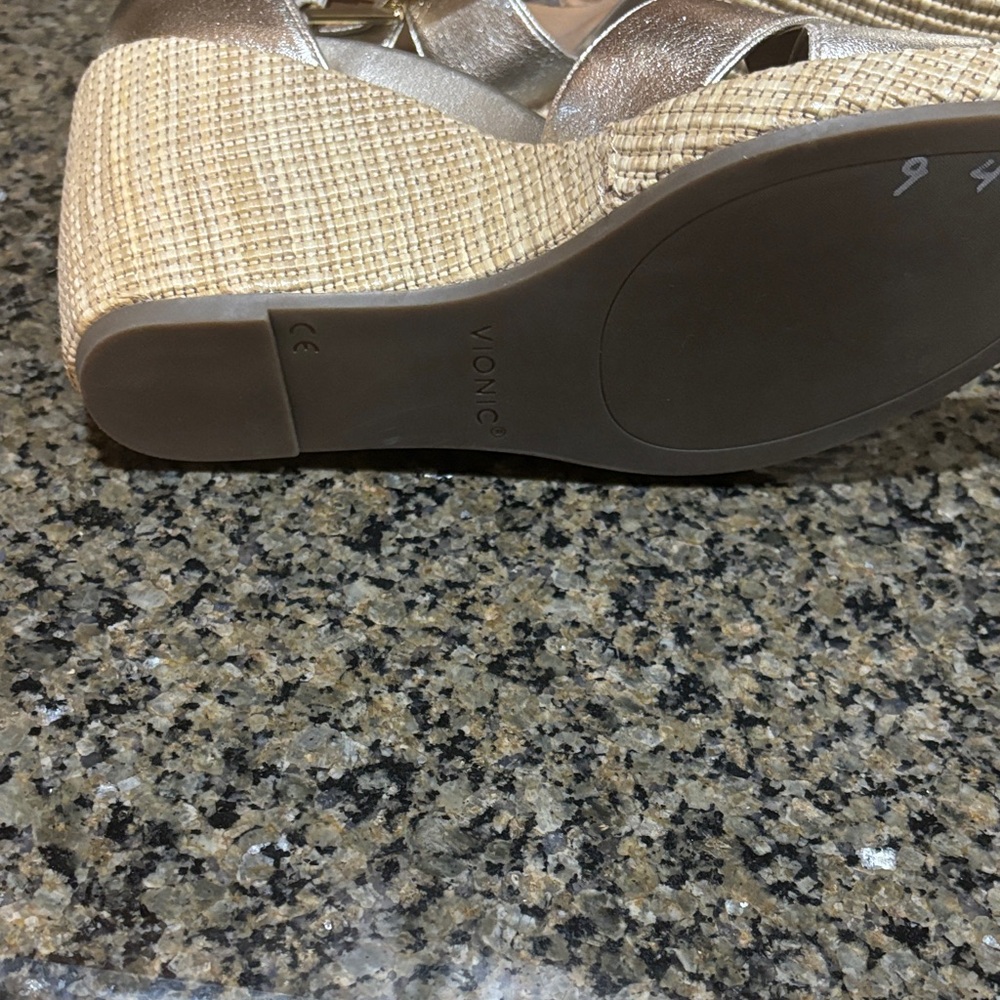 Vionic Metallic Wedge heel Sandals NEW - Picture 7 of 9